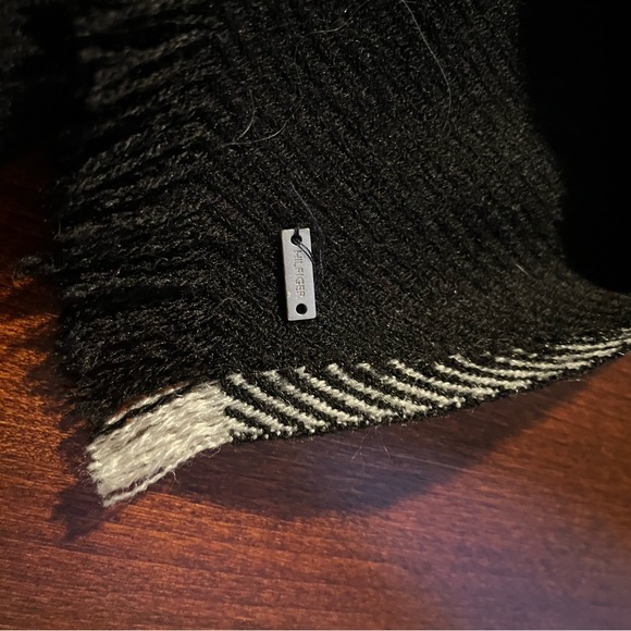 Tommy Hilfiger Wrap - Picture 4 of 4